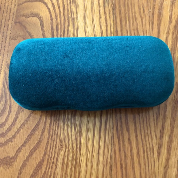 🕶 NEW Gucci Velvet hard clam-shell case - Picture 3 of 3